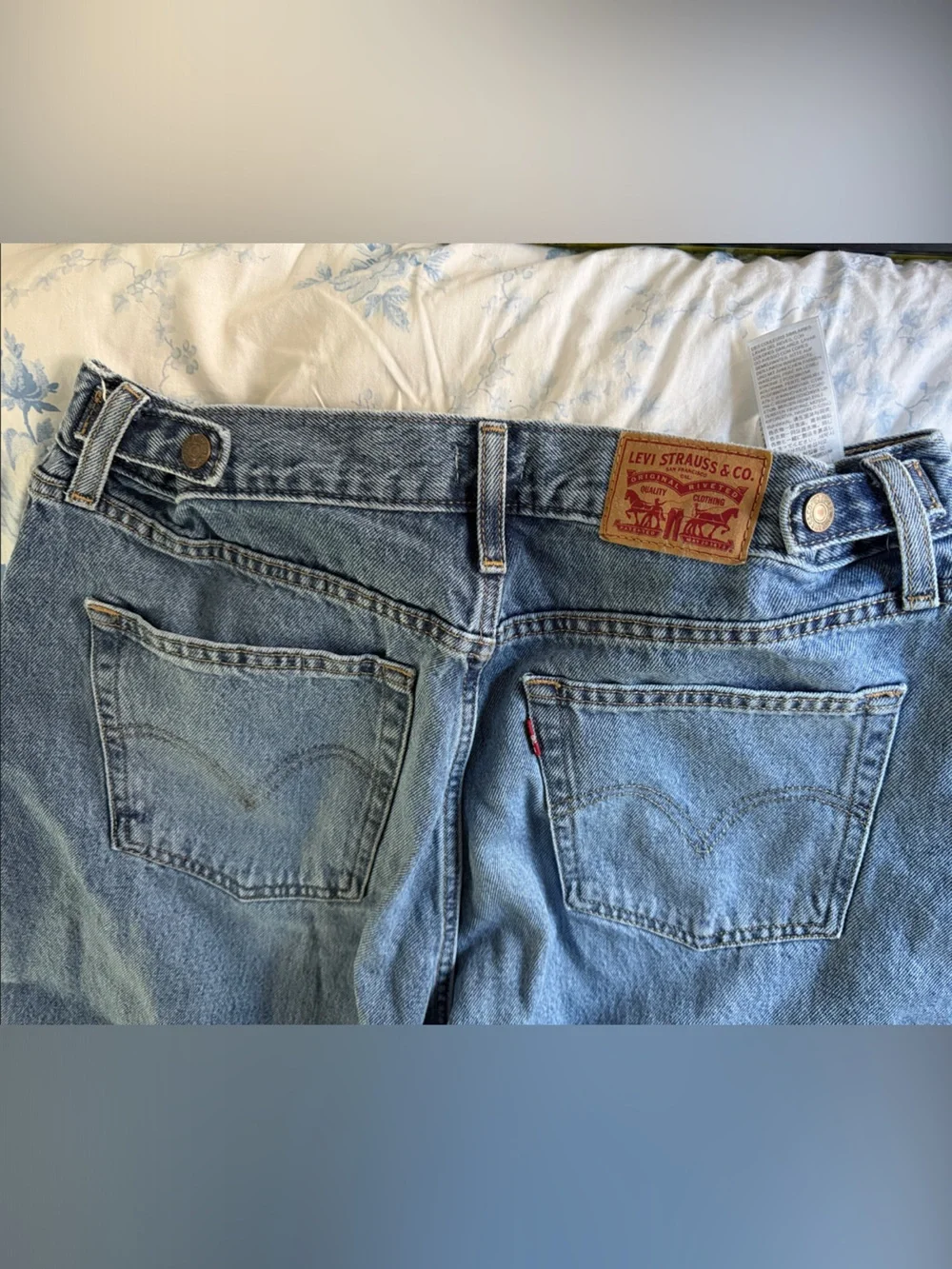 Levi's Relaxed Light Blue Cinch Barrel Jeans 32 - Picture 8 of 8